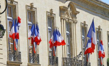 Wskazówki Francuskiego Organu dotyczące przekazywania danych partnerom biznesowym.