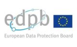 Szare Logo EDPB ba białym tle z flagą Unii Europejskiej