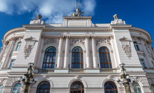 Warszawska uczelnia ponownie w opałach
