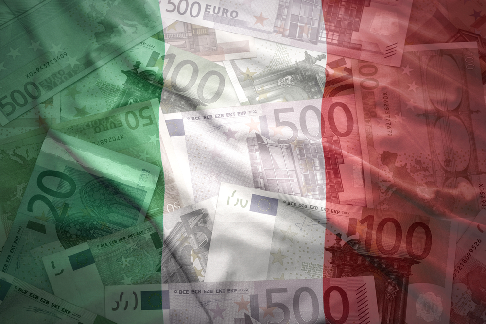 Flaga Włoch na tle banknotów EURO