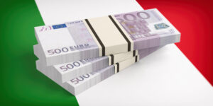 Flaga Włoch a na niej banknoty euro