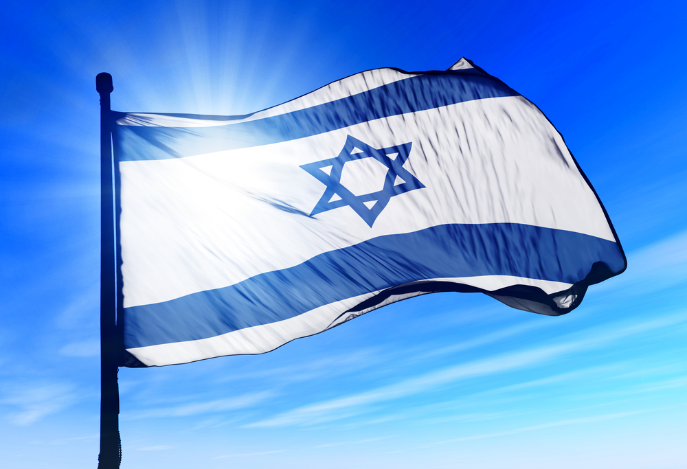 Flaga-Izraela-na-tle-nieba