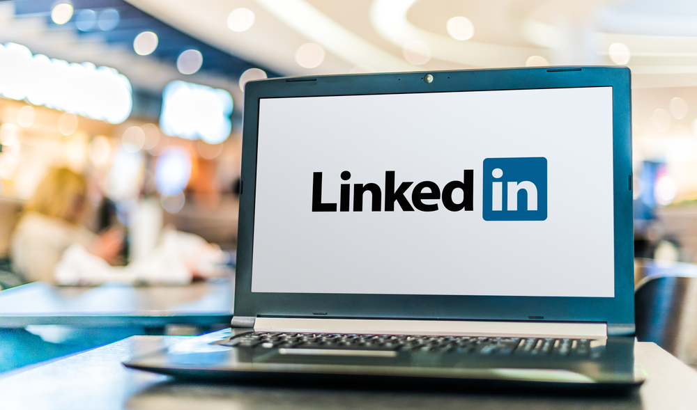 Prawo dostępu do danych tylko dla użytkowników premium? Skarga na LinkedIn!